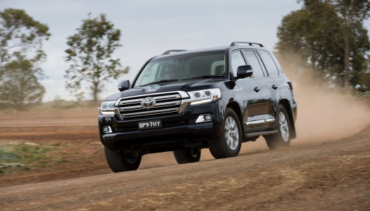 2016 Toyota Land Cruiser facelift unveiled