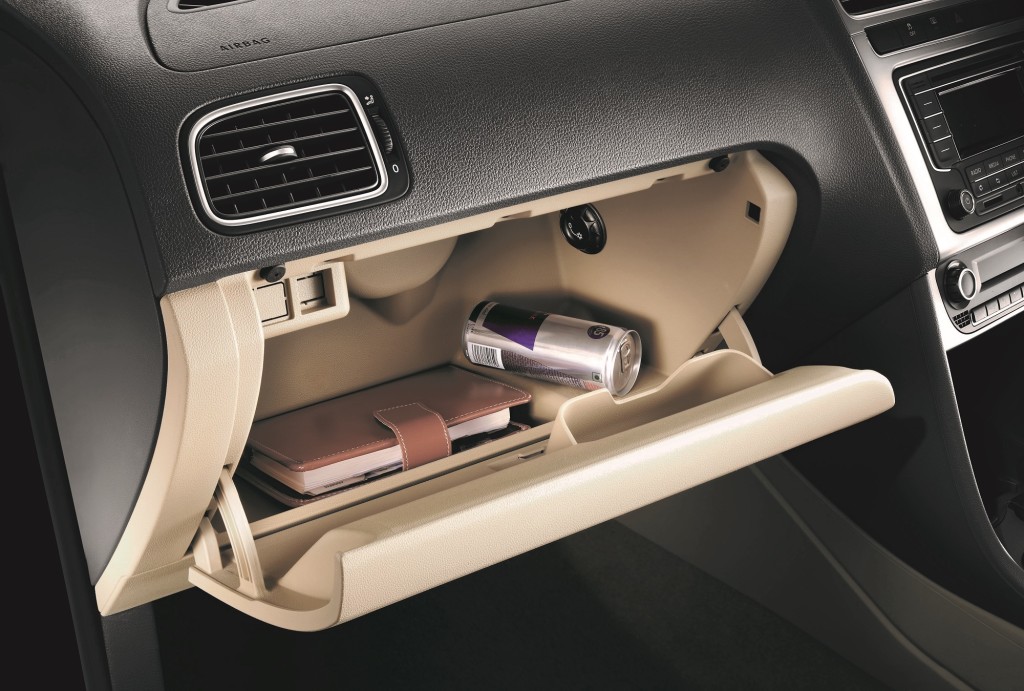 Cooled glove box