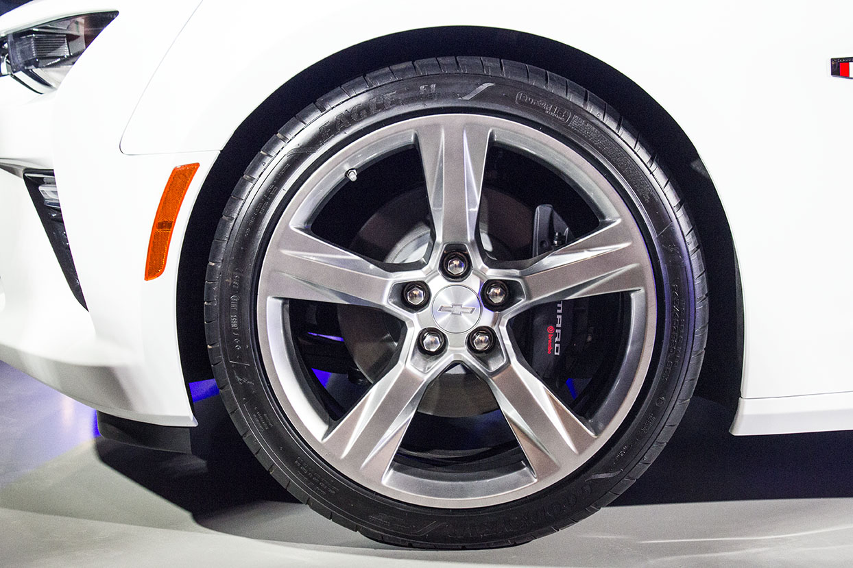 Auto Expo 2016 Chevrolet Camaro Ss Showcased Throttle Blips