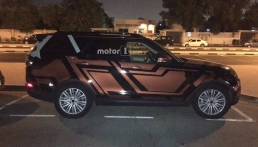 2017 Land Rover Discovery spied inside out prior to reveal