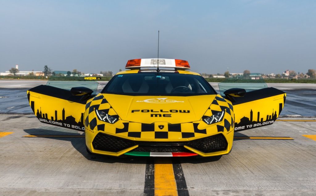 lamborghini-huracan-follow-me-1