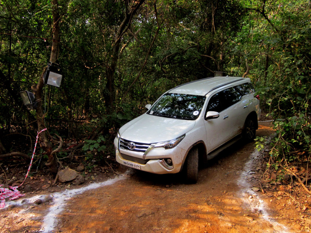 toyota_fortuner_4x4_boot_camp_05