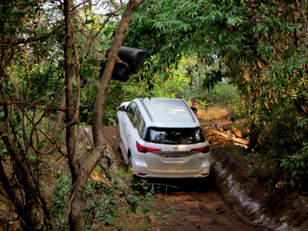 toyota_fortuner_4x4_boot_camp_09
