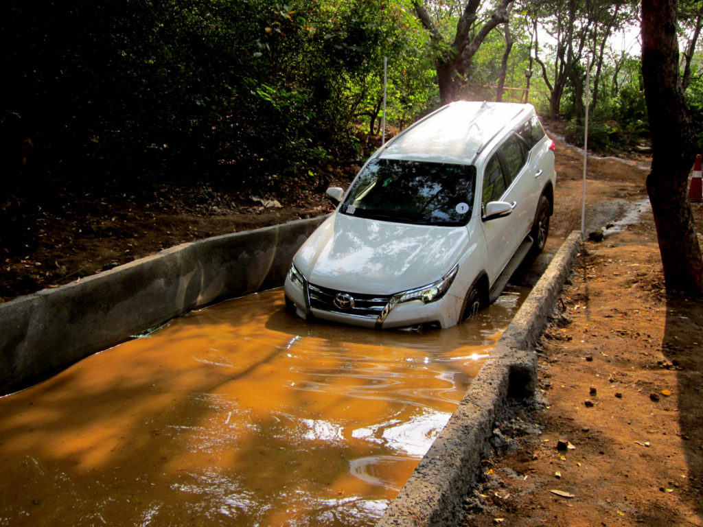 toyota_fortuner_4x4_boot_camp_20