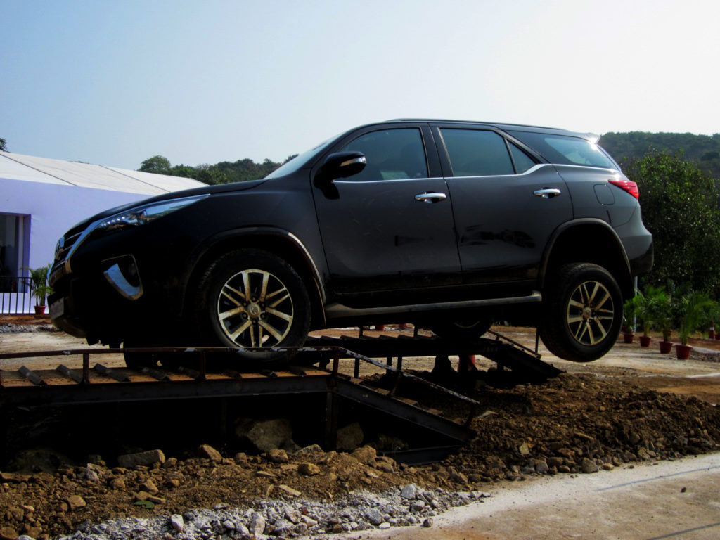 toyota_fortuner_4x4_boot_camp_23