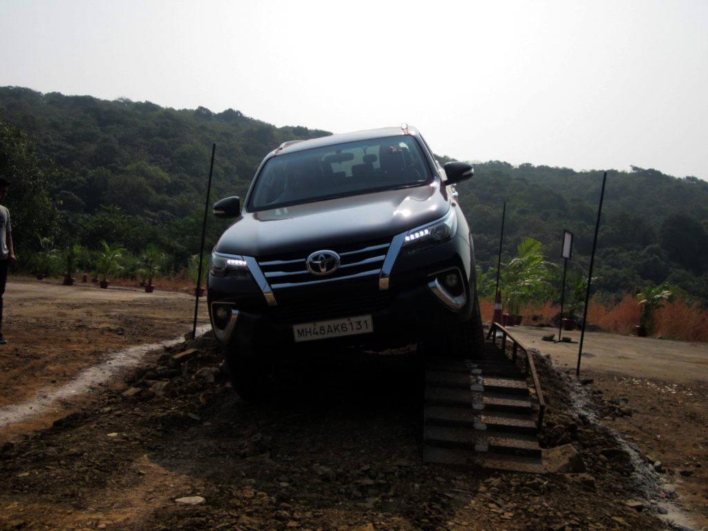 toyota_fortuner_4x4_boot_camp_24