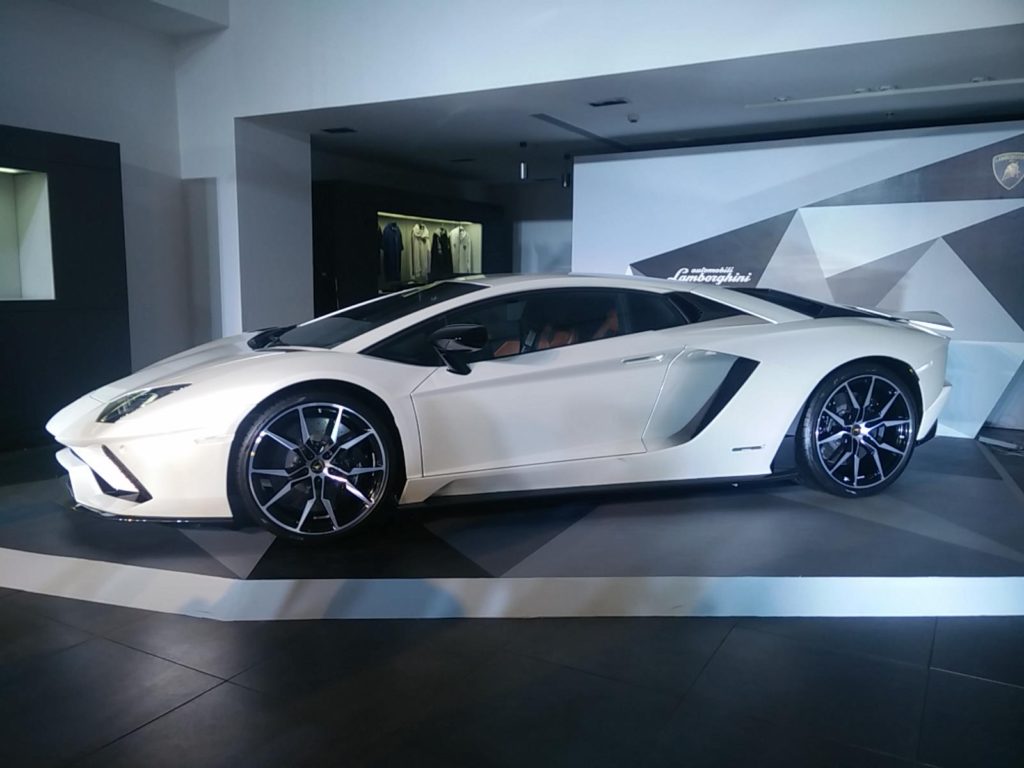 lamborghini-aventador-s-9