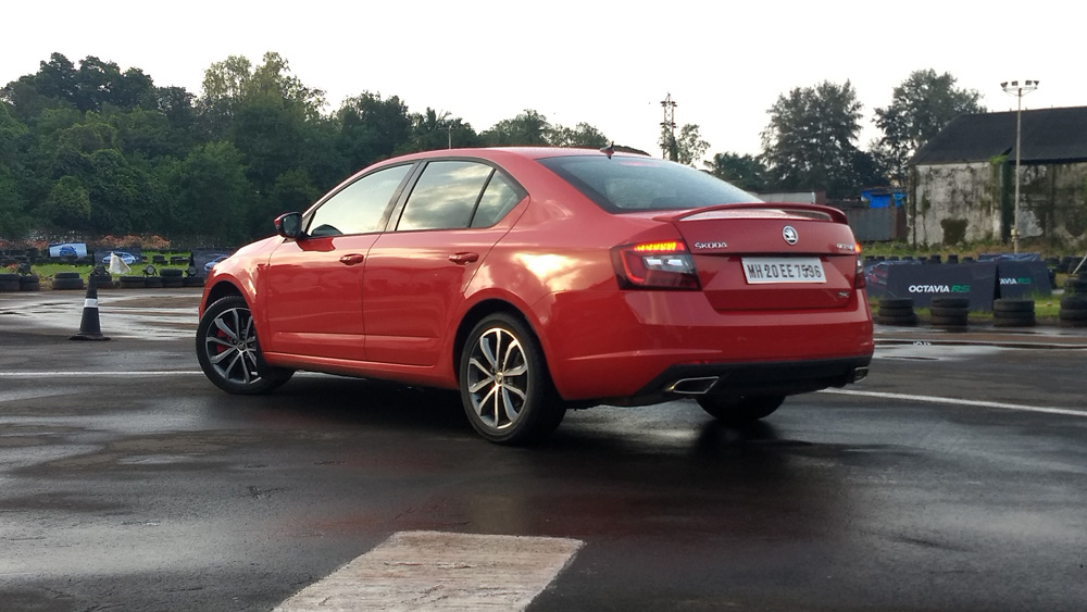Skoda Octavia Rs Launched At Rs 24 62 Lakh Throttle Blips