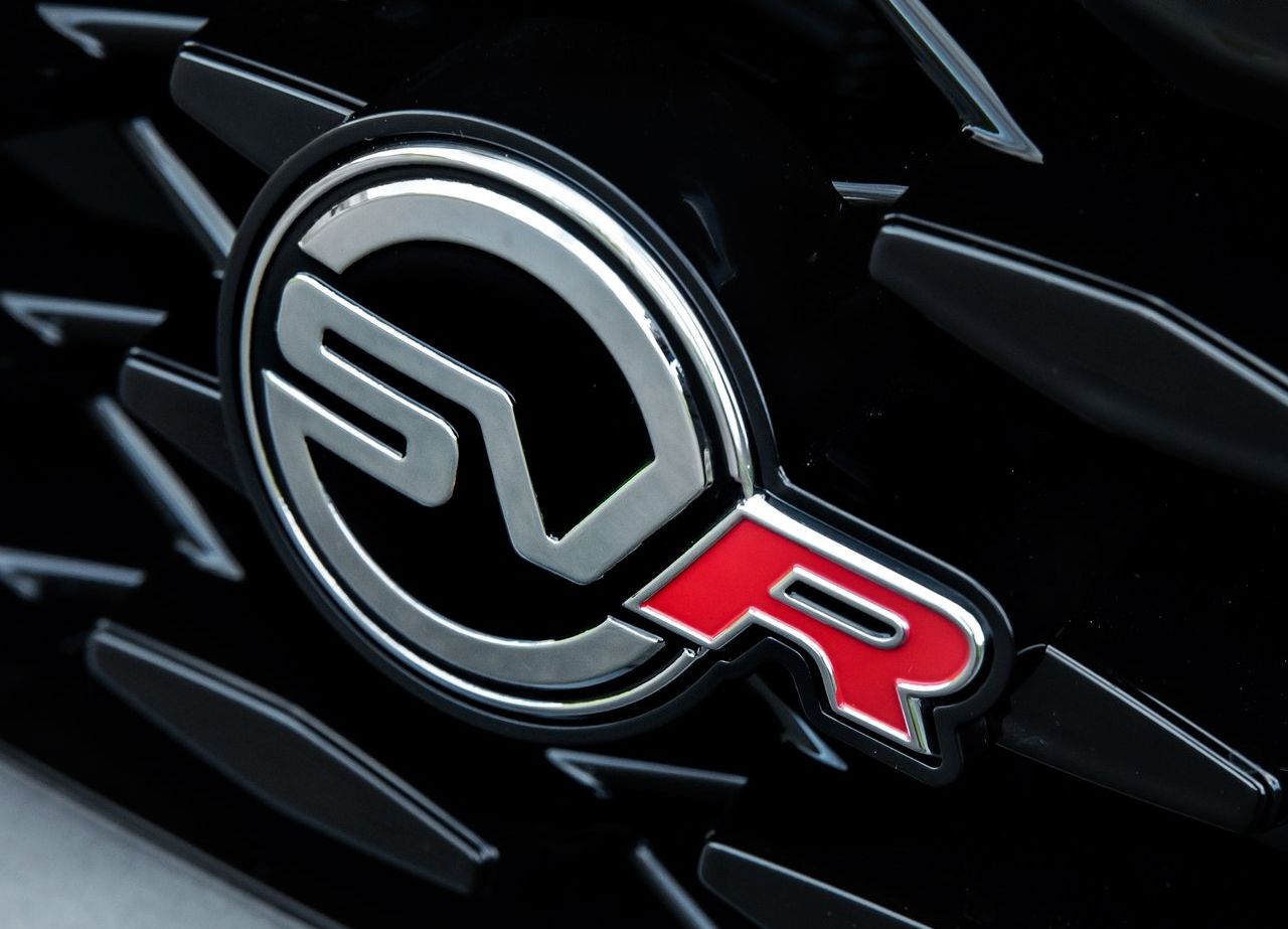 F-Pace SVR badge
