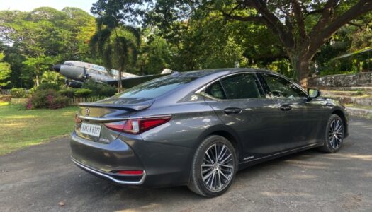 2021 Lexus ES300h: Review, Test Drive